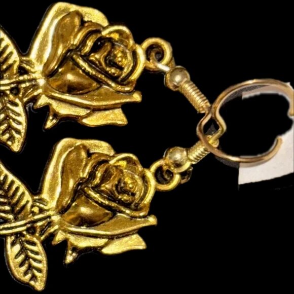 Nordstrom Gold Rose Earrings w/ Intricate Details Brass Beautiful Timeless NWOT - Picture 3 of 3